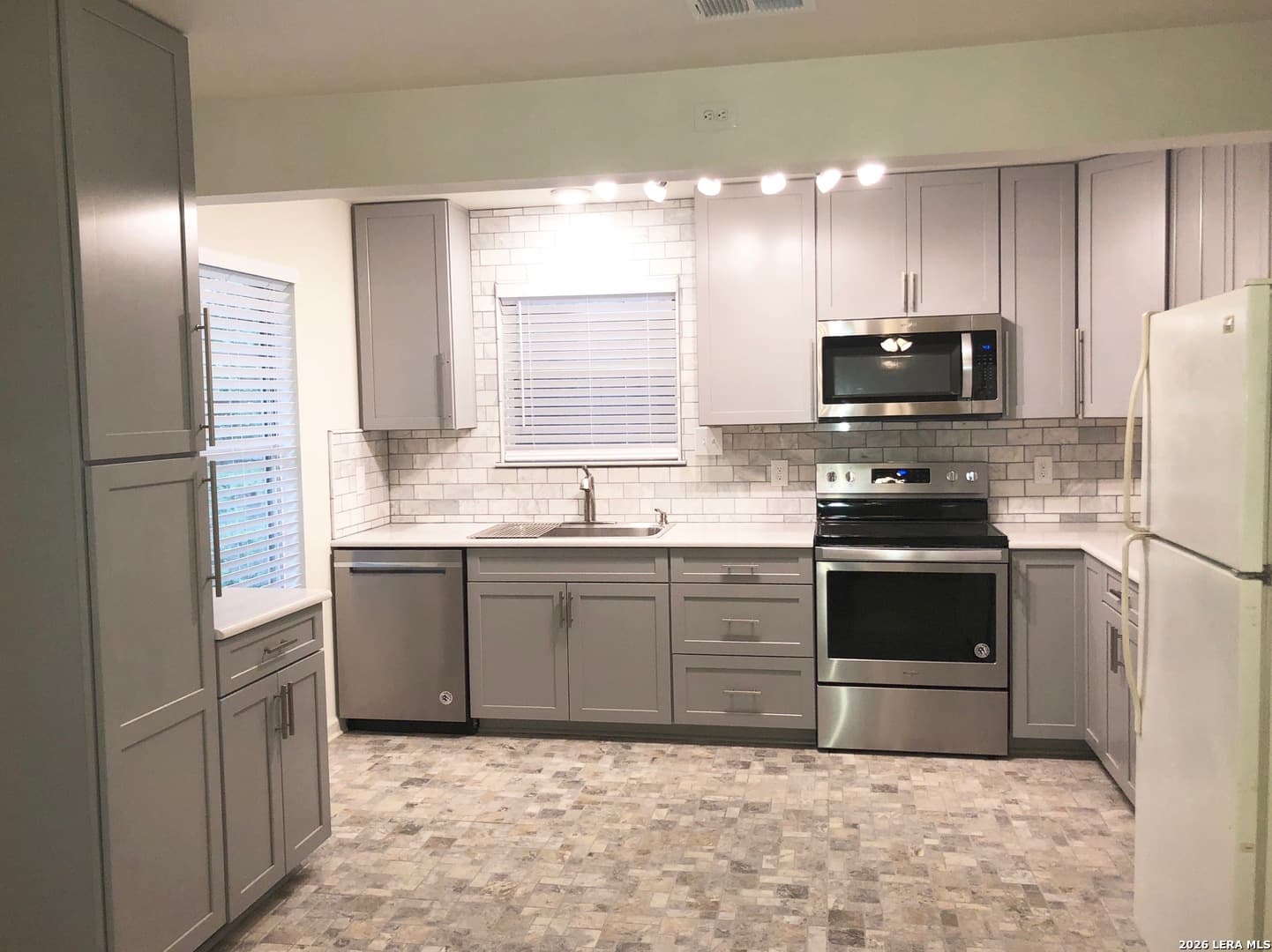 217 E KRONKOSKY ST — photo 4